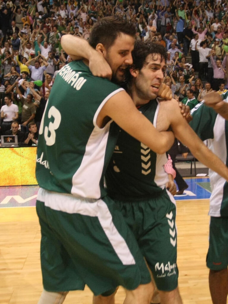 Los jugadores celebran la victoria