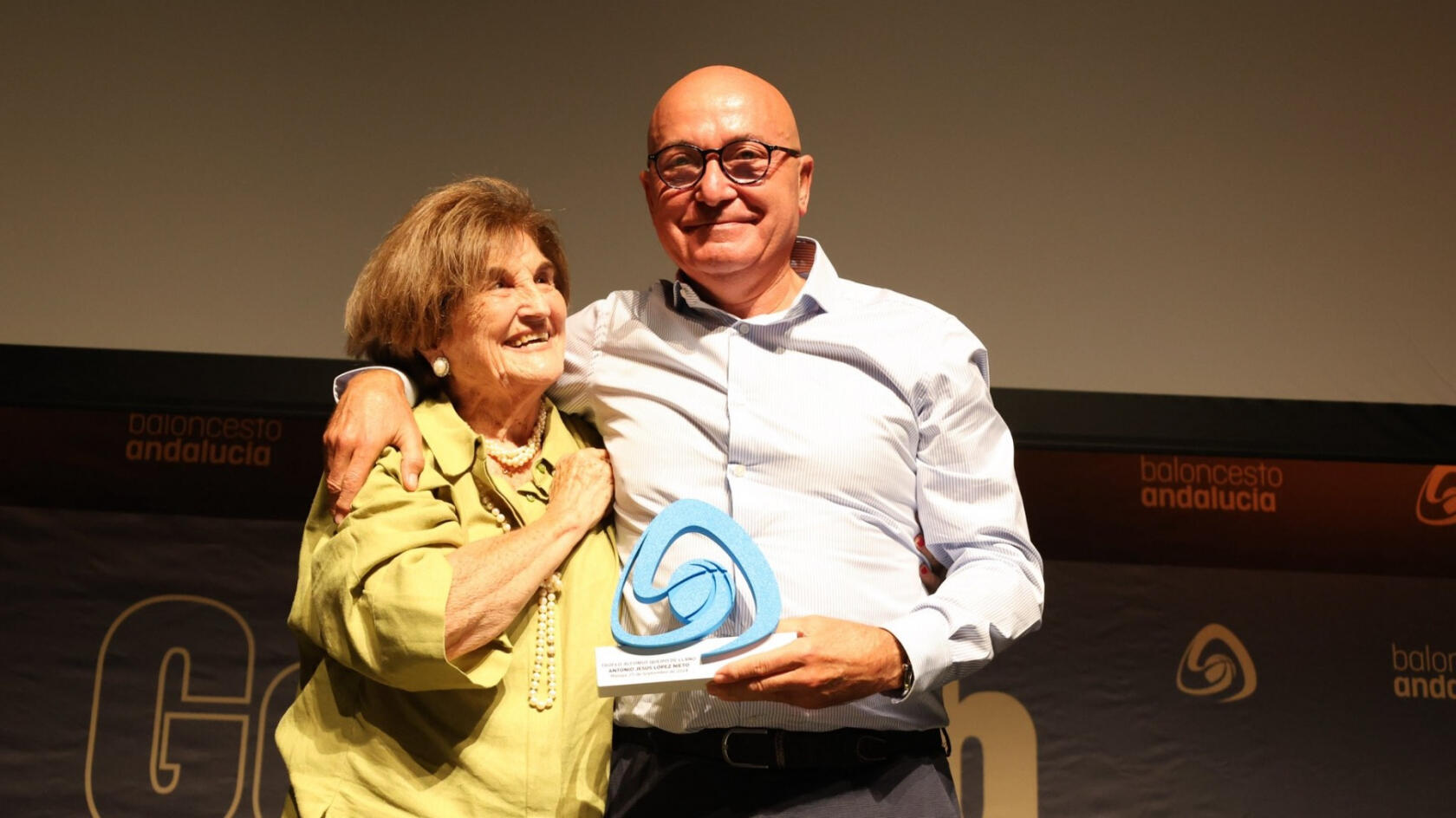 López Nieto, premiado en la Gala del Baloncesto Provincial de Málaga