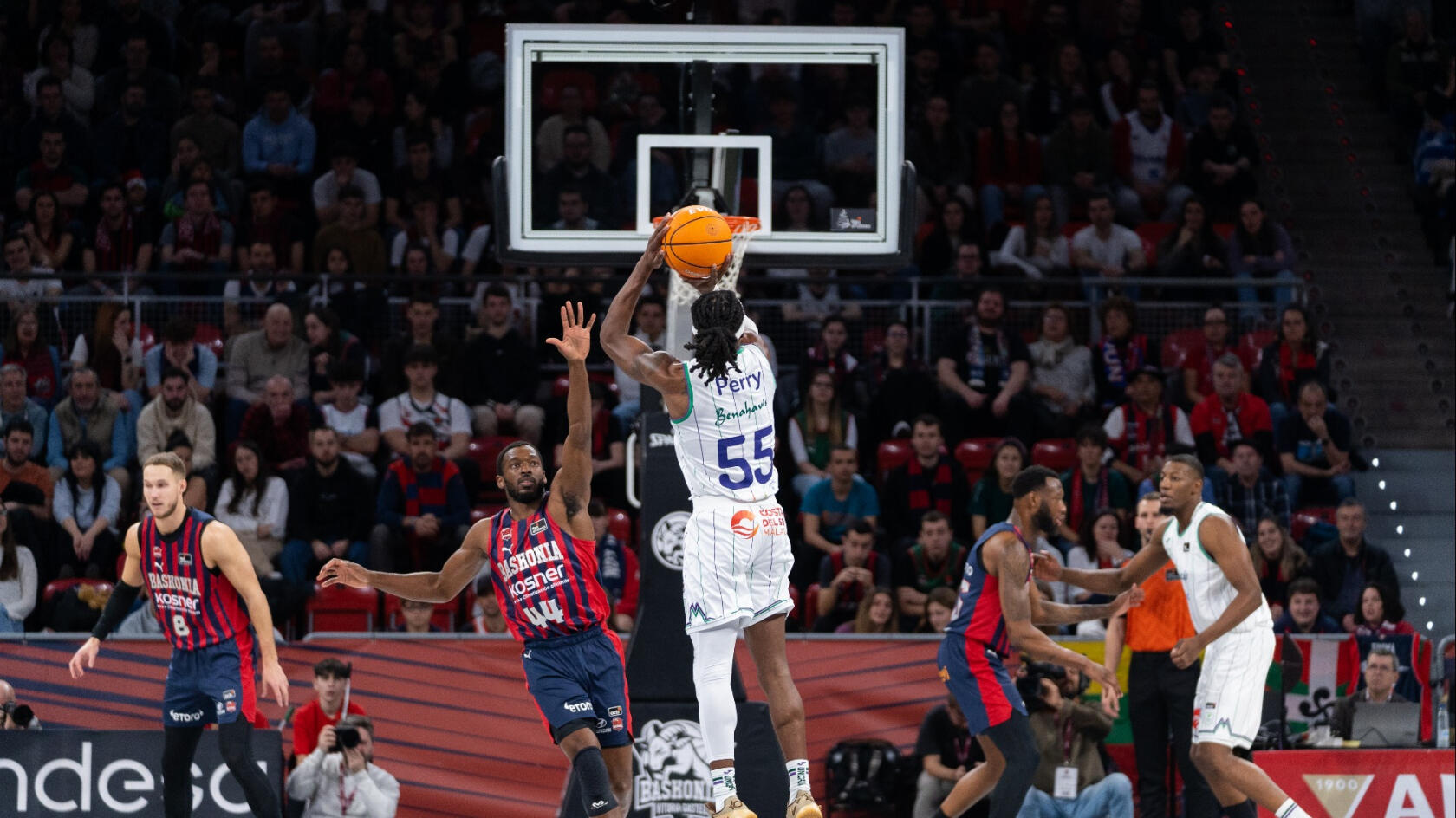 Unicaja takes Vitoria in a crazy finale (88-90)