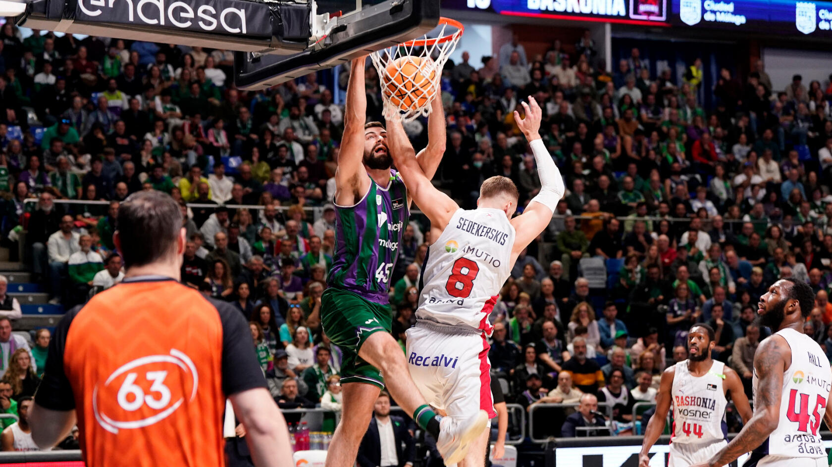 Unicaja flies in Carpena against Baskonia (94-73)