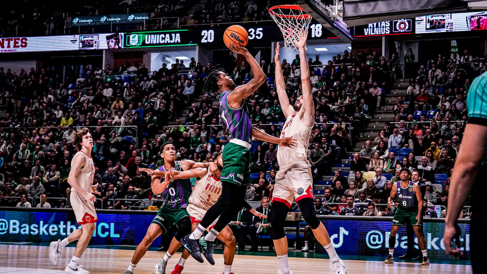 Carter propels Unicaja to the lead (92-74)